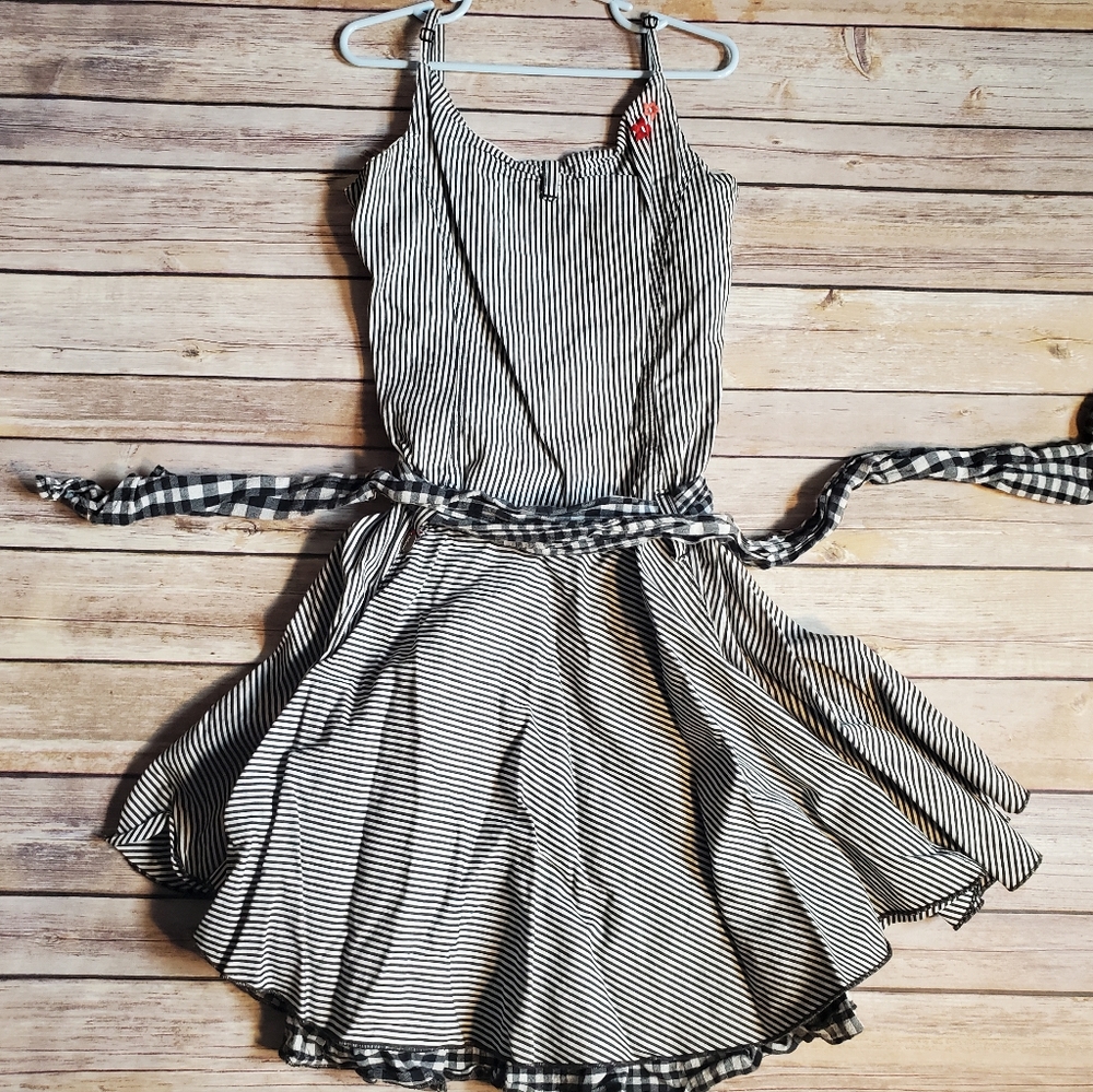 Catimini girls 6 7 120 black white striped dress